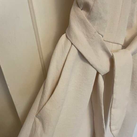 Wilfred Encoulement White Jumpsuit/Romper from Aritzia, size 6 - Picture 10 of 16